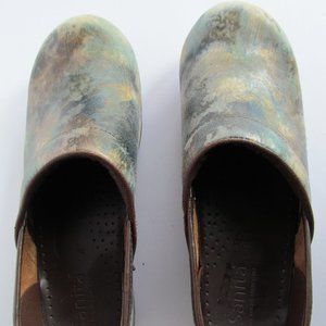 Sanita Clogs Size 8